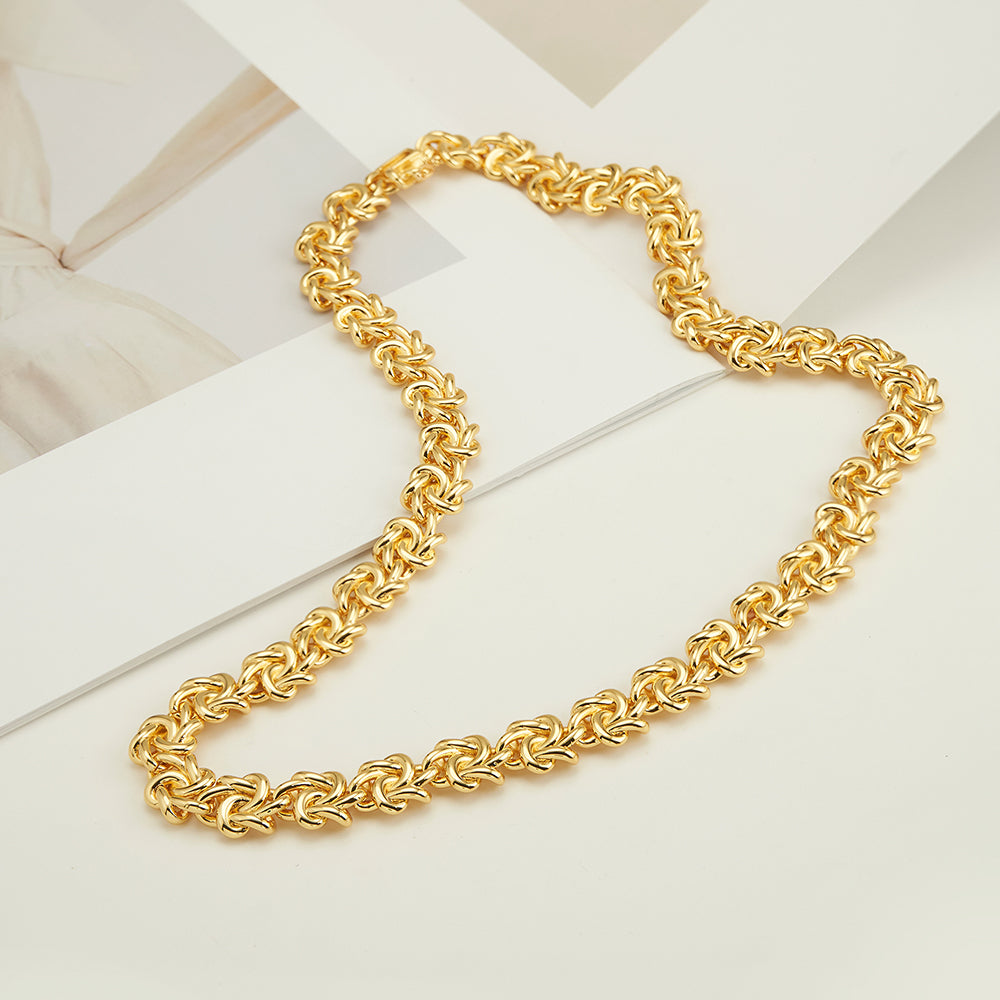 The Bold Interwoven Knot Chain